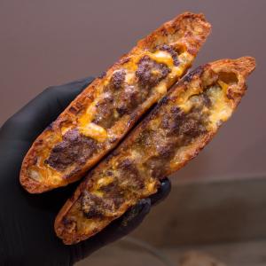 Arayes met cheddar van de BBQ