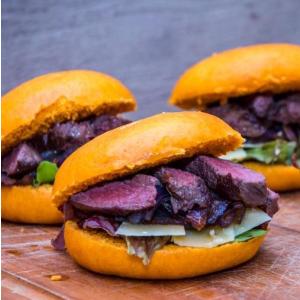 Bao Buns met Wagyu ossenhaaspuntjes