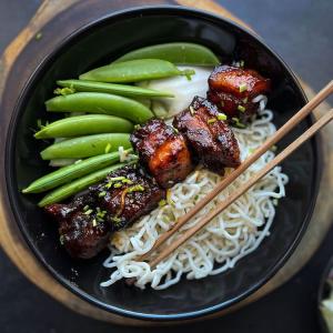 Pork Belly Burnt ends met zwarte bonensaus