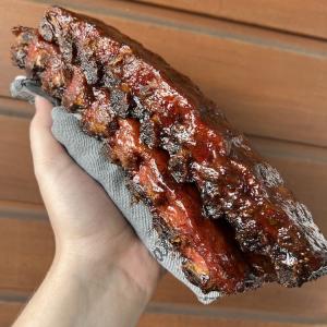 Iberico ribs met cola BBQ saus