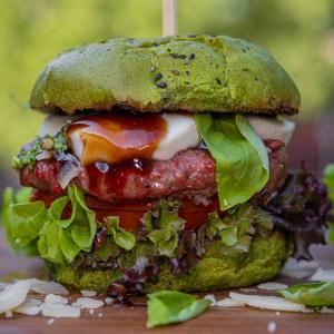 Italiaanse caprese burger