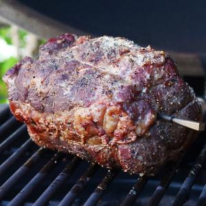 Ribeye rollade met gerookte knoflook jus