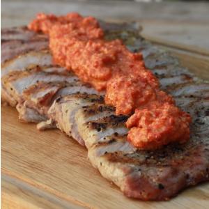 Secreto Iberico met Romesco saus van de BBQ 