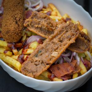 Loaded fries met sparerib kroketten