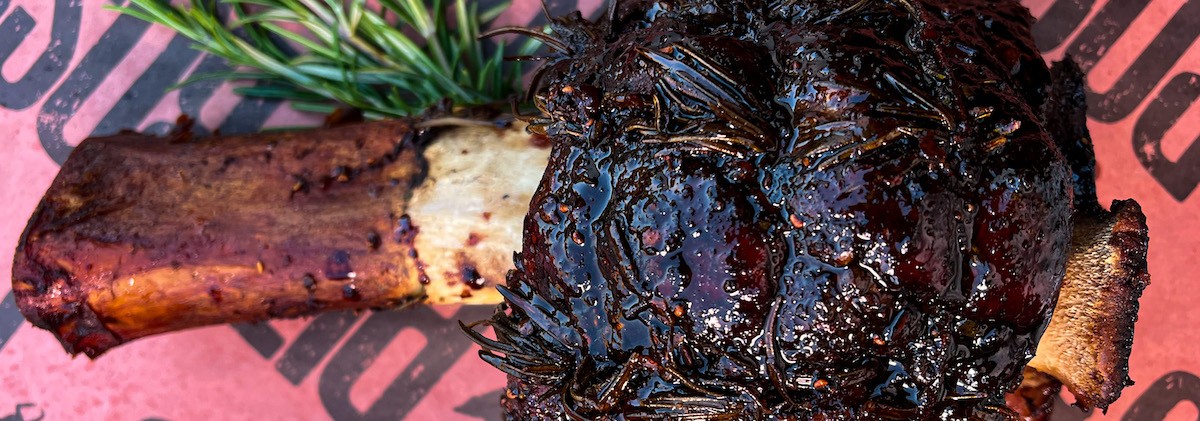 Beefhammer met honing en rozemarijn