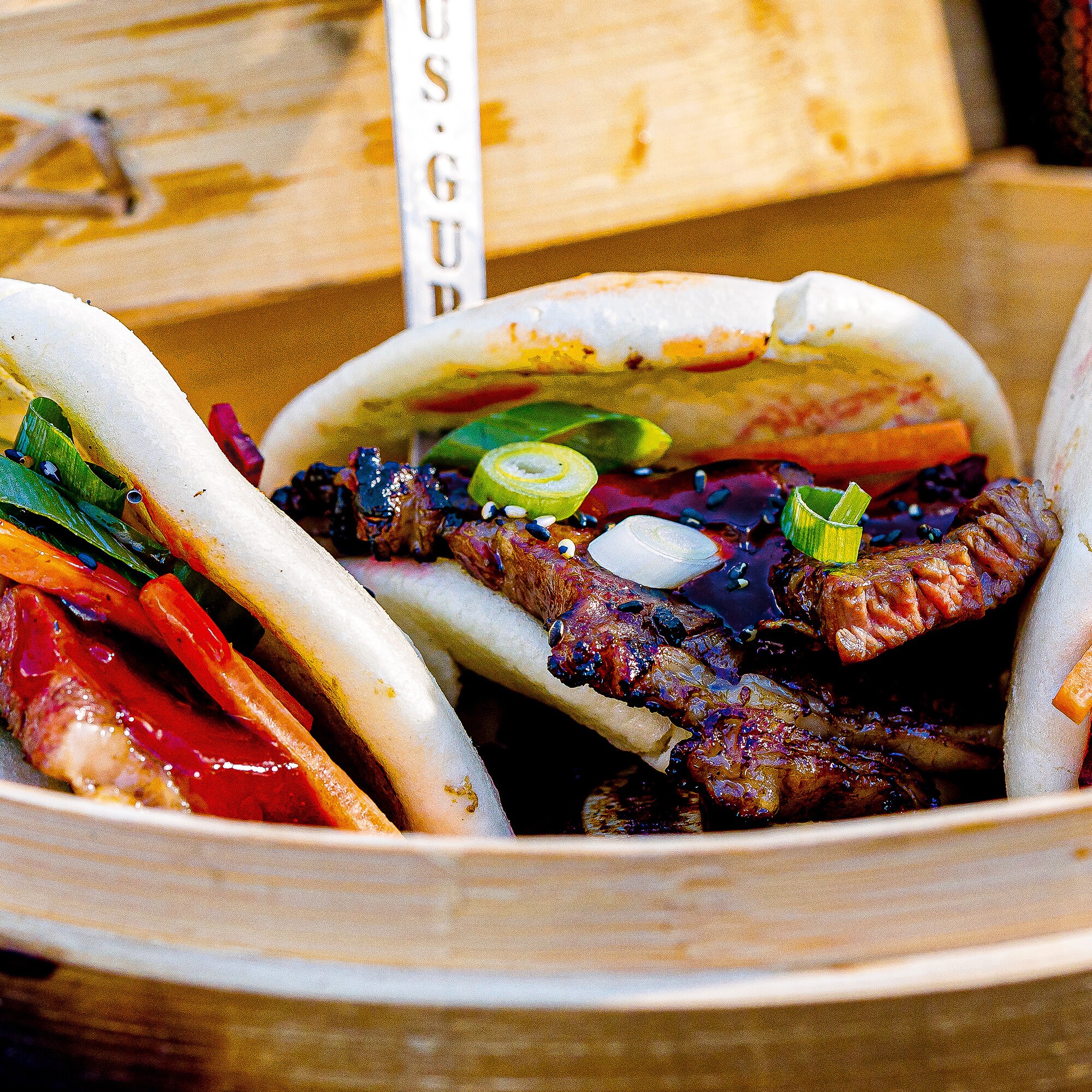 Korean shortribs met Umani saus op steamed buns