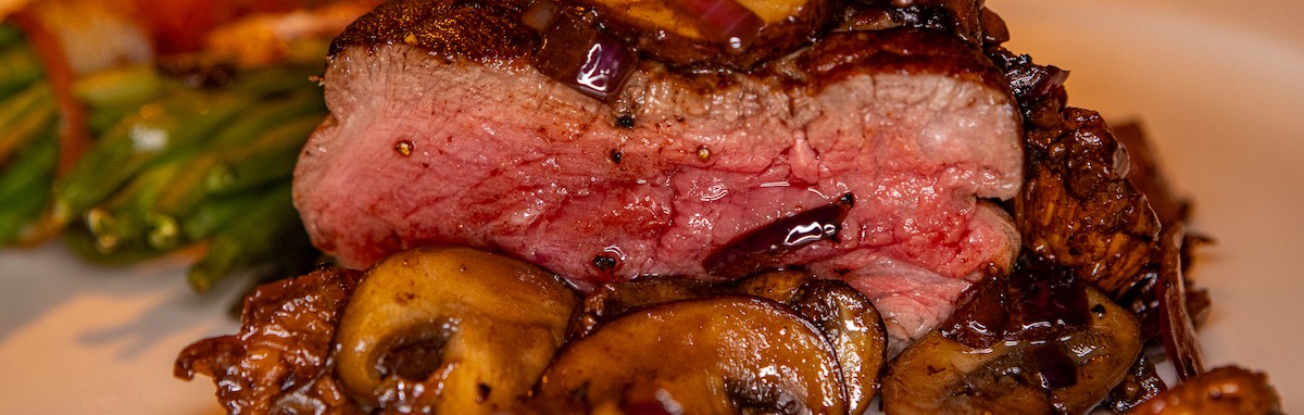 Tournedos met cantharellen en champignons