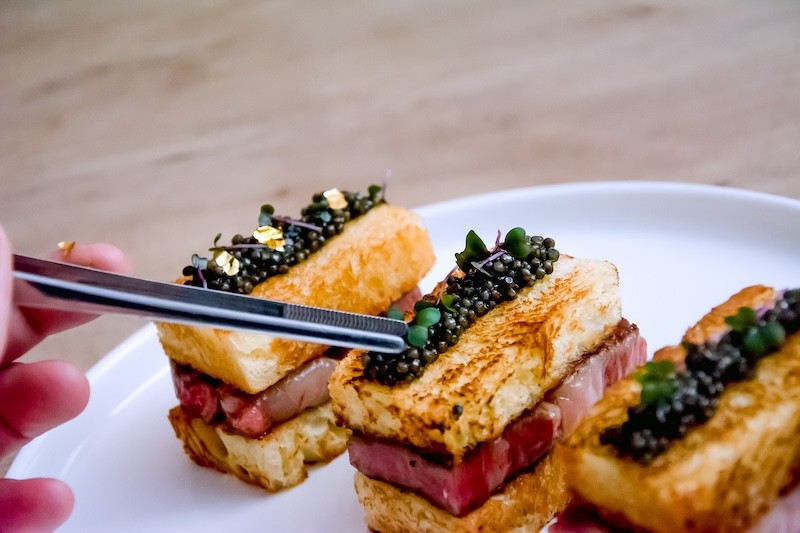 Wagyu Katsu Sando met kaviaar