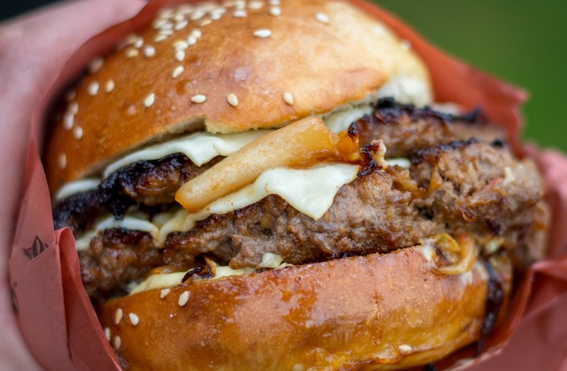 Wagyu Smash Burgers met Homemade Buns & Kimchi