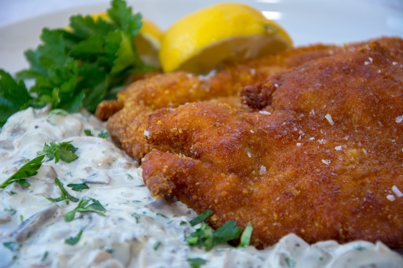 Kipschnitzel met champignon roomsaus